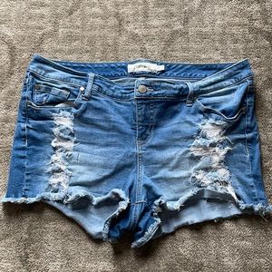 Torrid distressed jean short